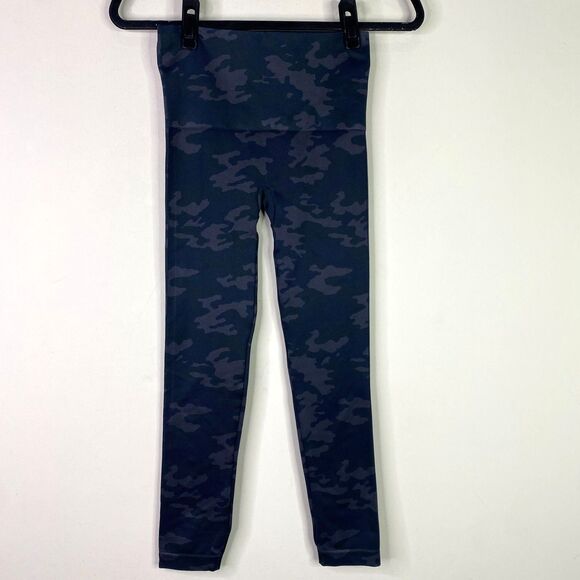 New SPANX Look At Me Now Seamless Camo Leggings Women's Size Medium - Picture 6 of 7